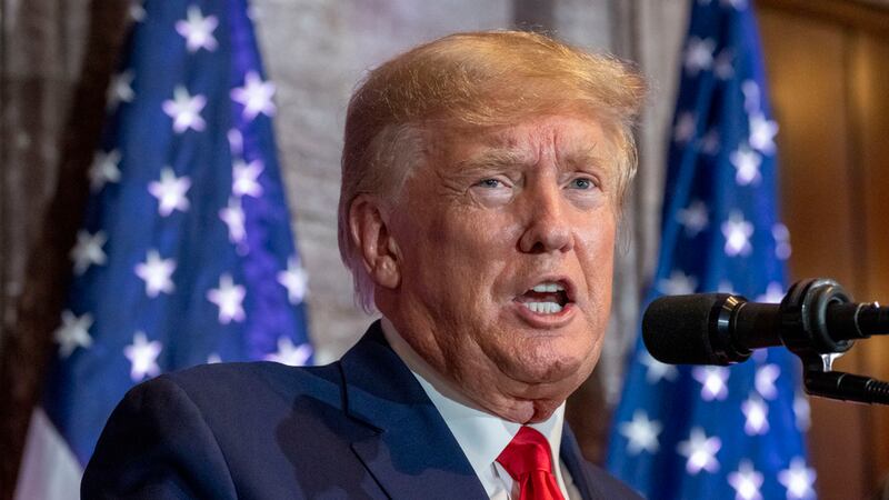 Archivo - El expresidente Donald Trump habla durante un acto proselitista el 28 de enero de...
