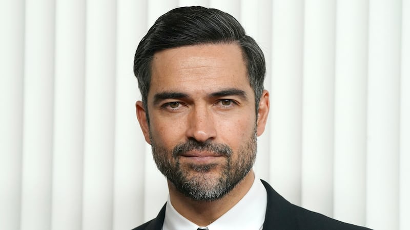 Alfonso Herrera llega a la edición 29 de la entrega anual de los Premios del Sindicato de...
