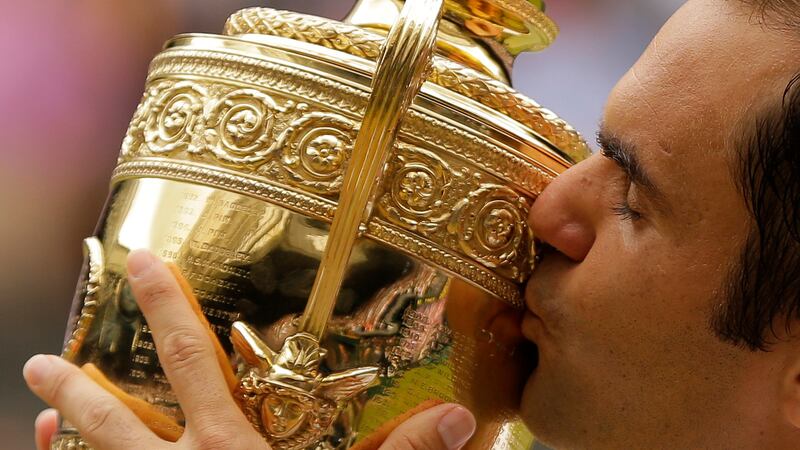 Se dice que Roger Federer creció entre el césped de la cancha porque hizo su debut profesional...