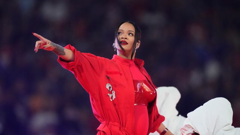 Rihanna durante su presentación en el espectáculo de medio tiempo del Super Bowl 57 de la NFL...