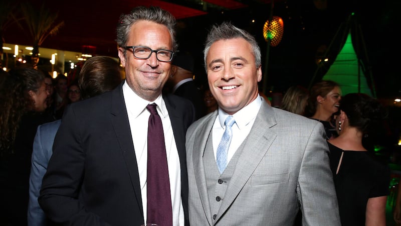 Matthew Perry y Matt LeBlanc vistos en la velada anual de verano de Showtime en 2015 TCA...