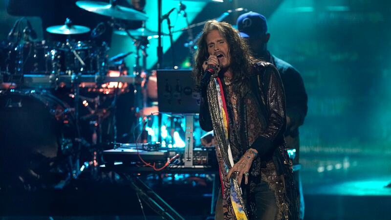 Demandan a Steven Tyler, cantante de Aerosmith, por agresión sexual a una menor. Foto archivo AP