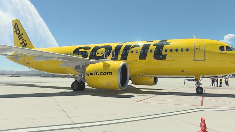 El primer vuelo de Spirit Airlines de Las Vegas a Reno recibe una bienvenida de héroe en el...