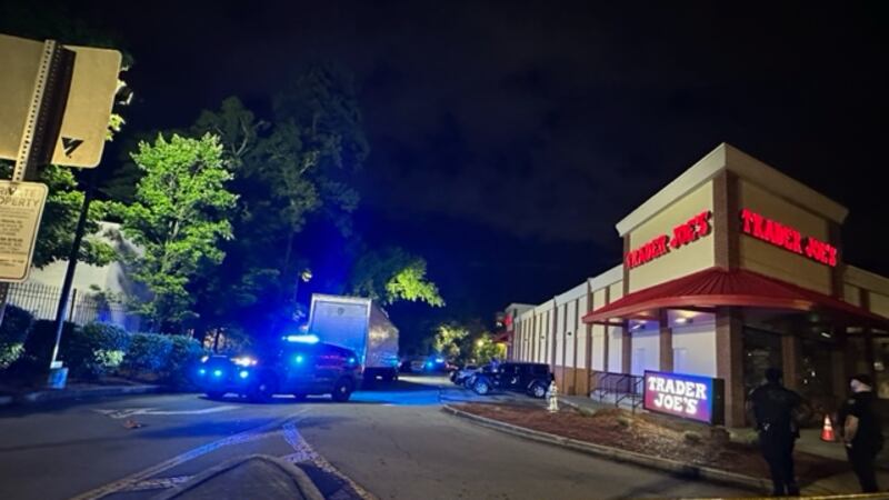 Dos heridos deja tiroteo en estacionamiento de Trader Joe´s de Buckhead