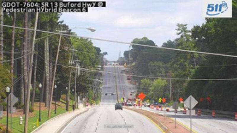 Buford Hwy cerrado por fuga de gas.