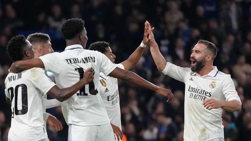 El brasileño Rodrygo, segundo de derecha a izquierda, celebra con sus compañeros del Real...