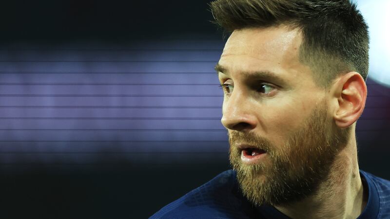 El argentino Lionel Messi, del París Saint-Germain, durante el partido contra Lyon en la liga...