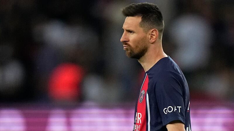 El argentino Lionel Messi hace una mueca durante el partido entre el París Saint-Germain y el...