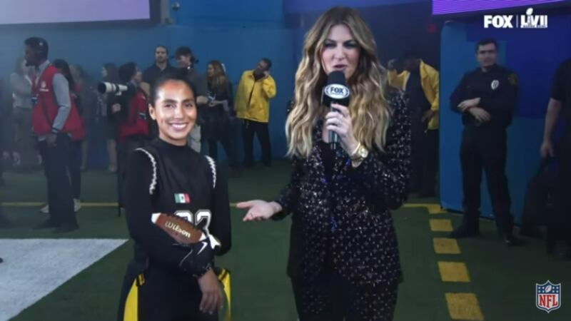 Flores es una de las estrellas del deporte conocido como Flag Football y la capitana de la...